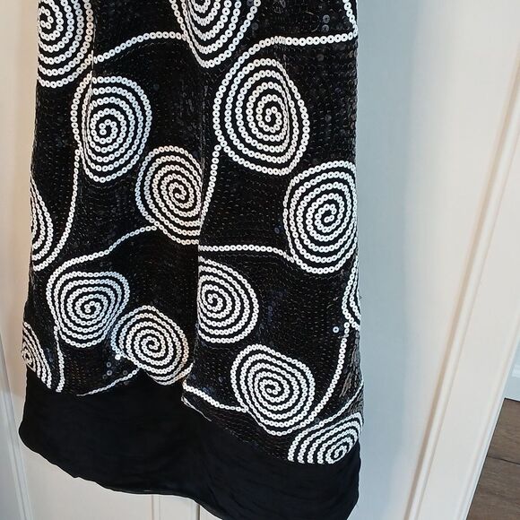 Black and White Swirl Halter Dress - Picture 5 of 8